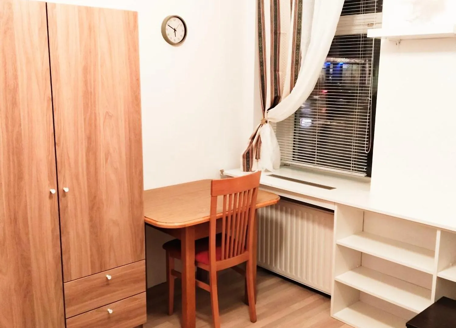 Hostel Favorit-Rooms Direkt Metro-U1 Best Connection To Centralstation And City-Center Bécs